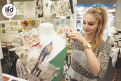 A Career Fashion Industry with Fashion Designing Course